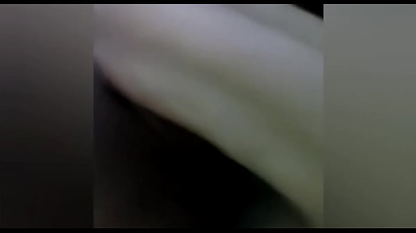 Essa gostosa ia servir apenas de cameraman para gravar eu comendo a amiga dela ,só que não resisti o rabao e acabei chupando ela e fiz ela gozar três vezes no meu pau