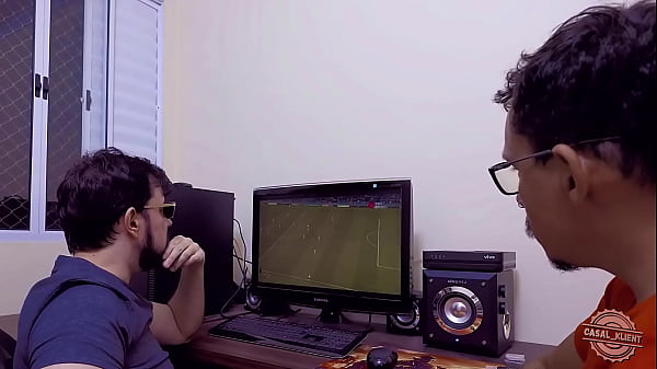 Pegamos novinhas no flagra e demos um trato nelas