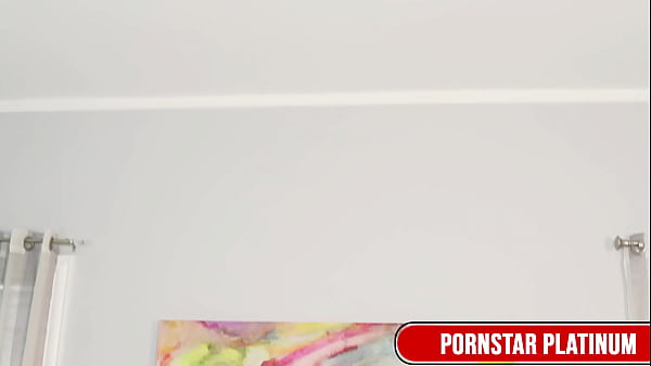 Horny Beauties Robbin Coffins & Rebecca Vanguard’s Toy Filled Session!