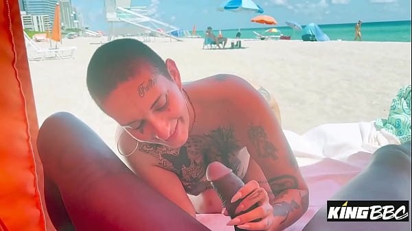 Welcome to Miami! Pornstar Gia Lovely Sucks Louie Smalls on a Public Beach at KingBBC